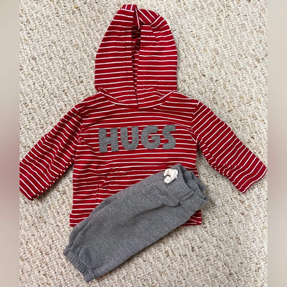 Carter’s ‘Hugs’ Sweat Set